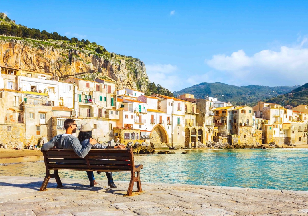Sicily_Seaside_Couple-1